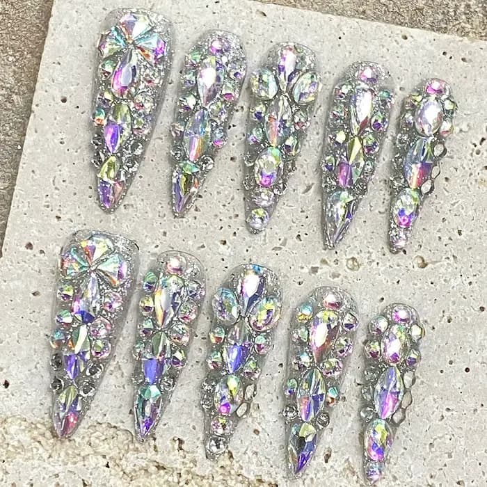 10 pièces Super Long Stiletto faux ongles conseils lumière de luxe à la main plein Flash diamant pre