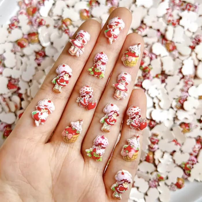 30 pièces simulé dessin animé mignon fraise fille résine ongles breloques 3D créatif doux fraise cha