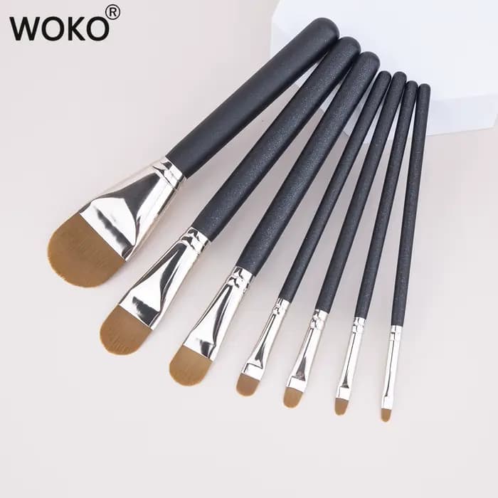 Nouveau pinceau de fond de teint Ultra-fin pointu fond de teint précis correcteur pinceau de mélange