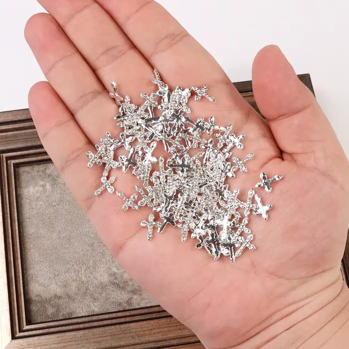 Breloques pour ongles en forme de croix Punk à paillettes complètes, 7x11.5cm, croix en métal argent