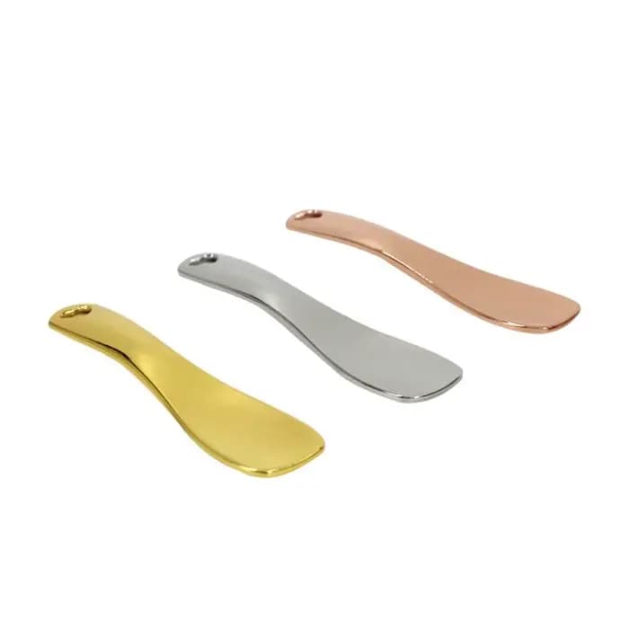 Nouvelle spatule cosmétique en métal pour le visage