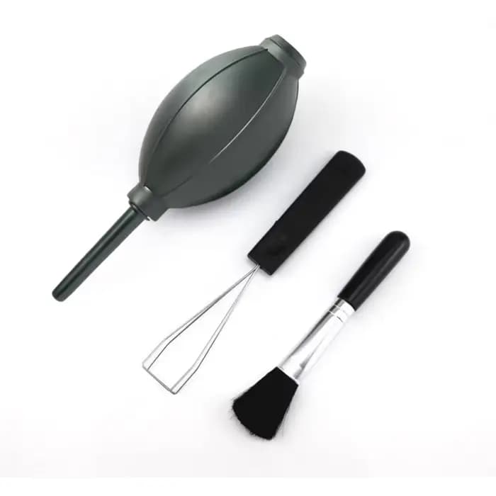Kit de nettoyage électronique tout-en-un avec souffleur d'air et brosse. Entretien technique portable pour les écrans et claviers d'ordinateurs portables. Excellent cadeau pour homme.