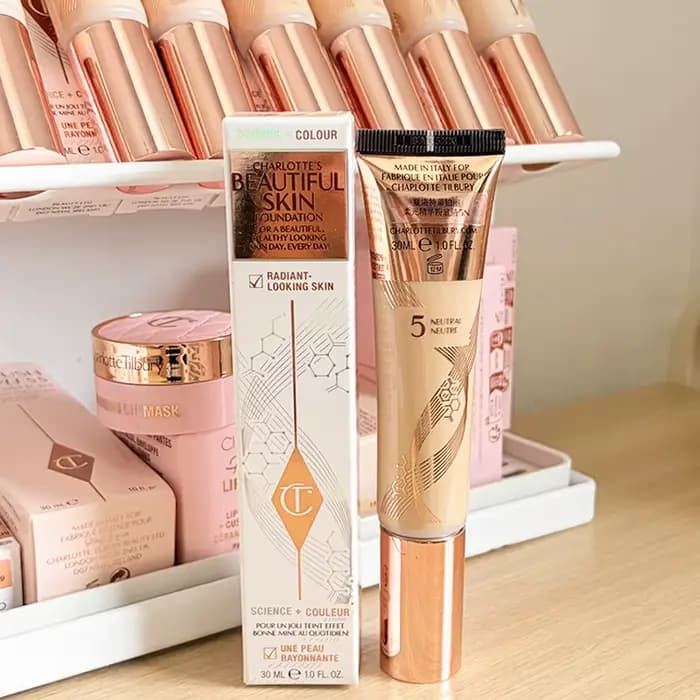 Fond de teint liquide Charlotte Tilbury Cosmetics Soft Light Essence