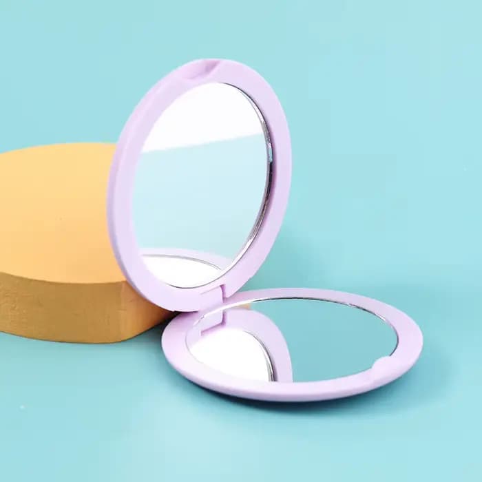 Joli miroir de maquillage rond crème