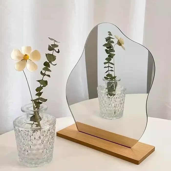 Miroir sur pied en acrylique irrégulier
