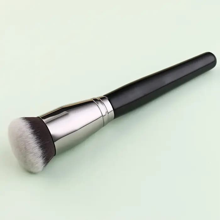 Pinceau de maquillage pour fond de teint crème noire