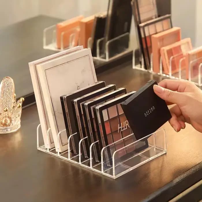 Coiffeuse, rangement et arrangement de cosmétiques