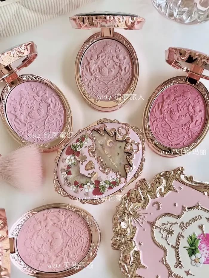 Flower Knows Strawberry Rococo Blush 02 - Fard à joues gaufré pour le visage