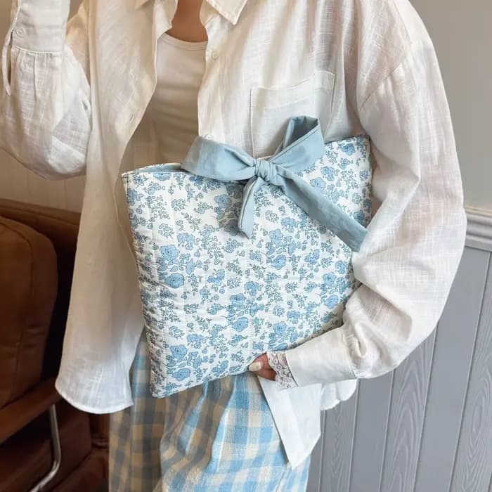 Trousse de maquillage matelassée florale avec nœud