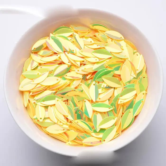 Paillettes dorées faites à la main