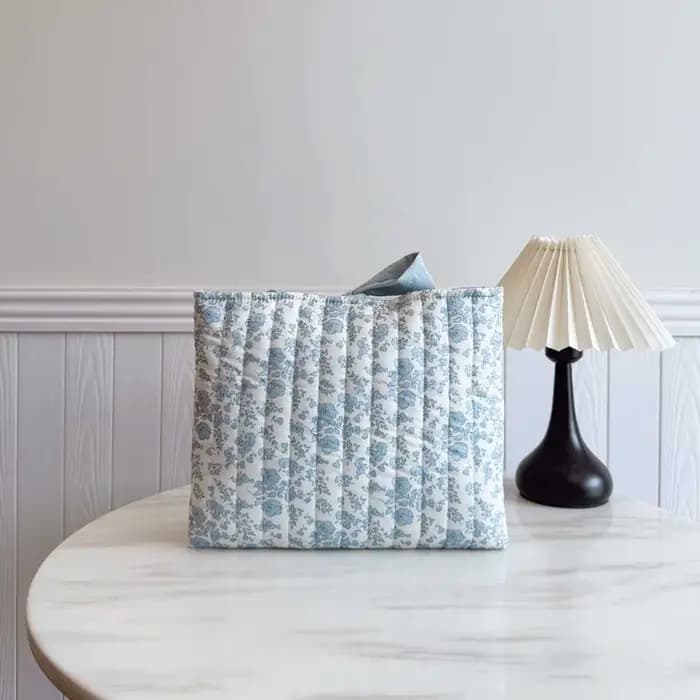 Trousse de maquillage matelassée florale avec nœud
