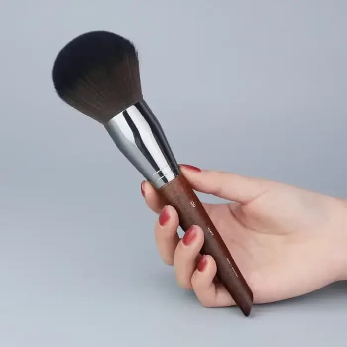 Grand fond de teint fard à joues brosse