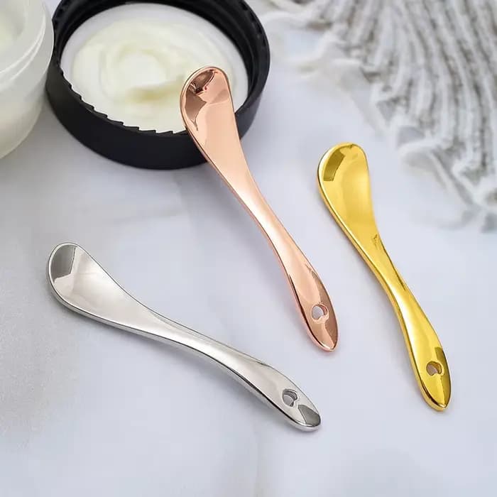 Spatule cosmétique en métal