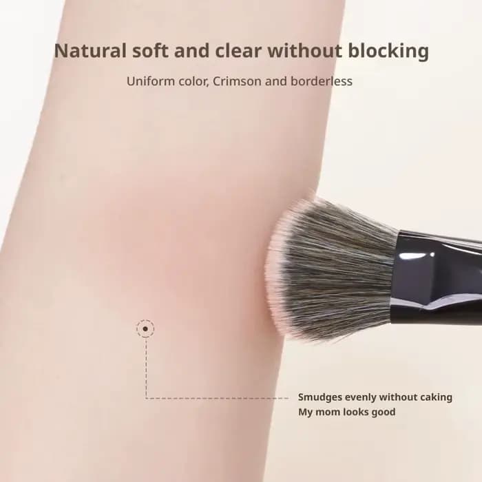 Pinceau à blush en poudre à surface inclinée