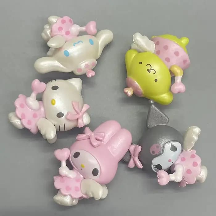 Sanurgente-Figurine d'ange Hello Kitty, Melody Kuromi, Cinnamoroll, Butter, Anime Kawaii, Décoration de gâteau bricolage, Cadeaux de Noël pour enfants, 4cm