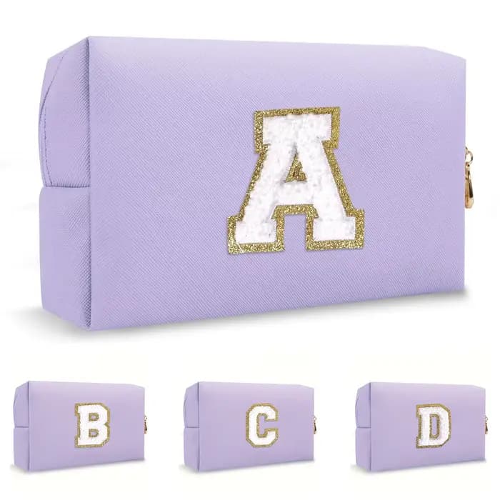 Sac de maquillage avec lettres brodées violettes