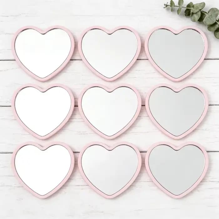 Miroir de voyage mignon en forme de cœur