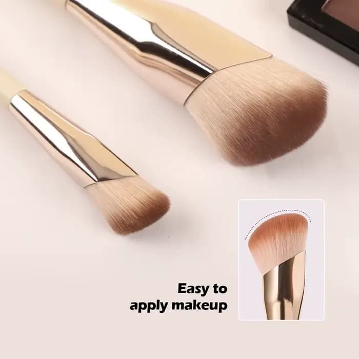 Pinceau de maquillage pour fond de teint à tête oblique