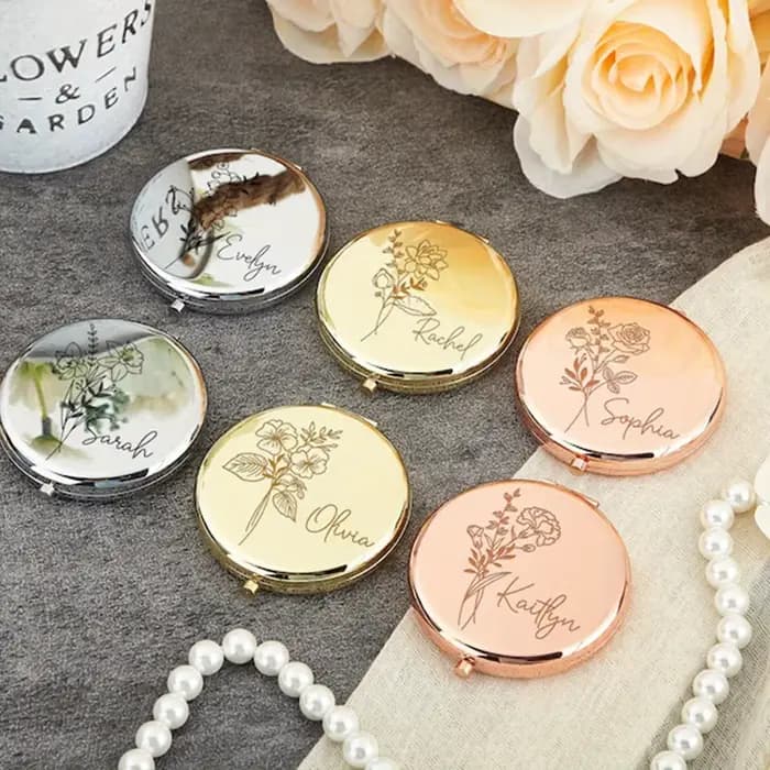 Miroir compact gravé avec motif de fleur de naissance