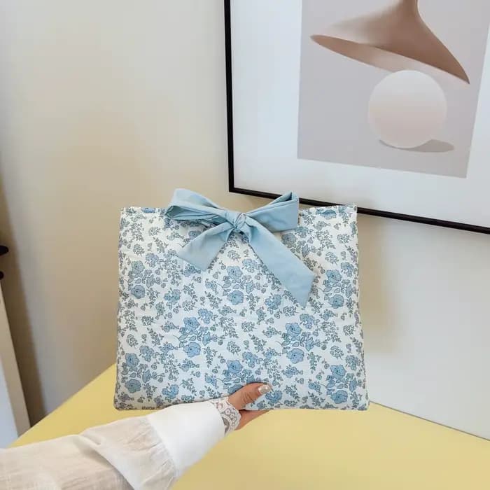 Trousse de maquillage matelassée florale avec nœud