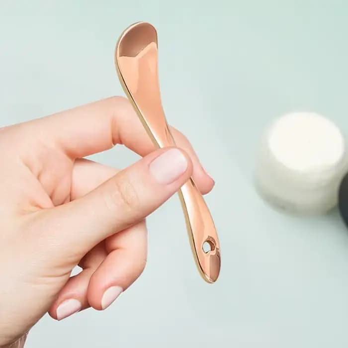Spatule cosmétique en métal