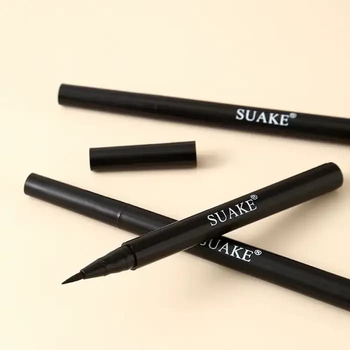 L'eyeliner noir imperméable