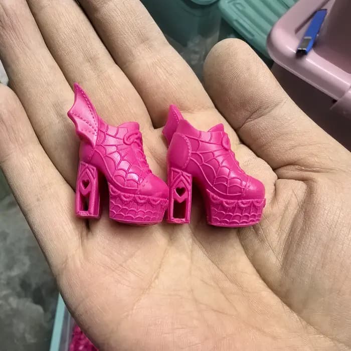 Nouvelles chaussures de poupée à talons hauts