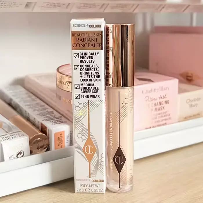 Fond de teint liquide Charlotte Tilbury Cosmetics Soft Light Essence
