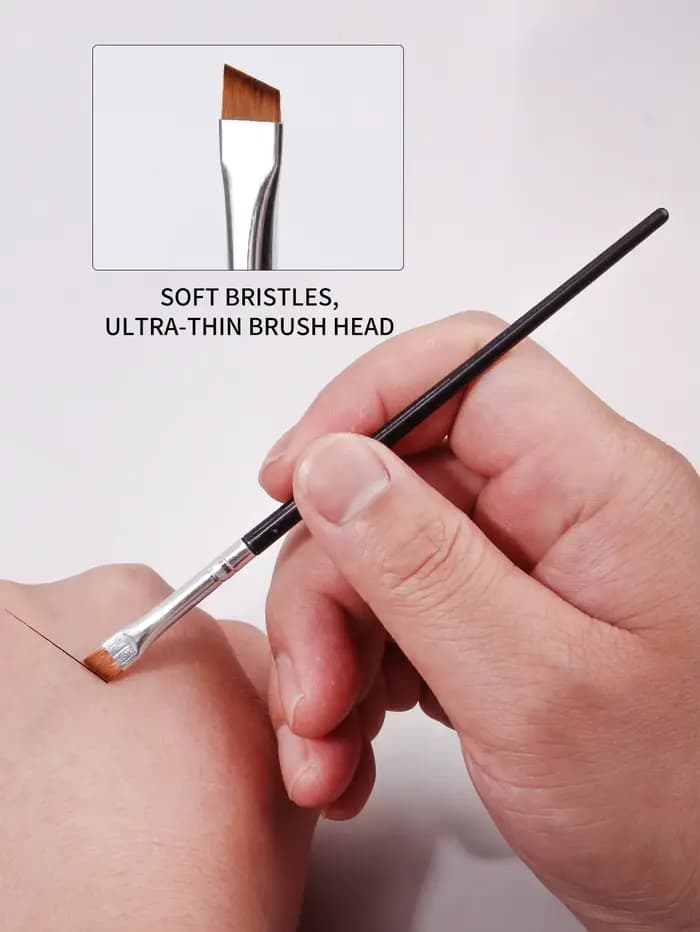 Extrêmement utile ! Lot de 3 pinceaux à lame oblique pour eye-liner