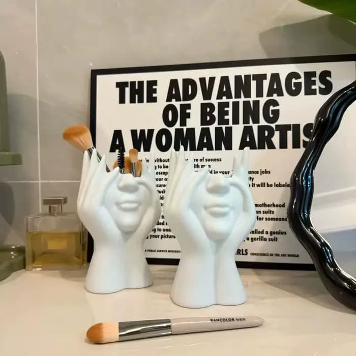 Boîte de rangement pour pinceaux de maquillage
