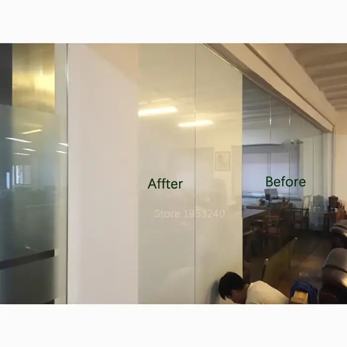 Film adhésif blanc pour fenêtre miroir