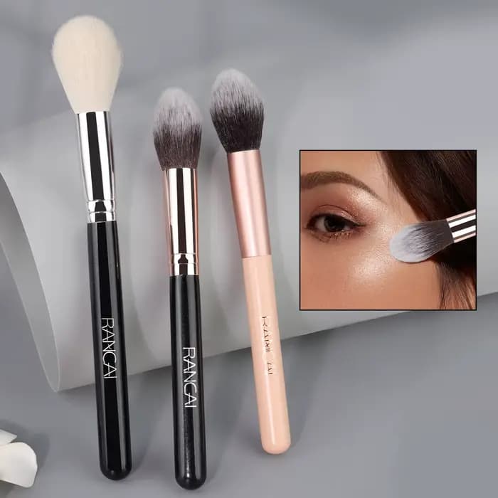 Pinceaux de maquillage pour étudiants novices