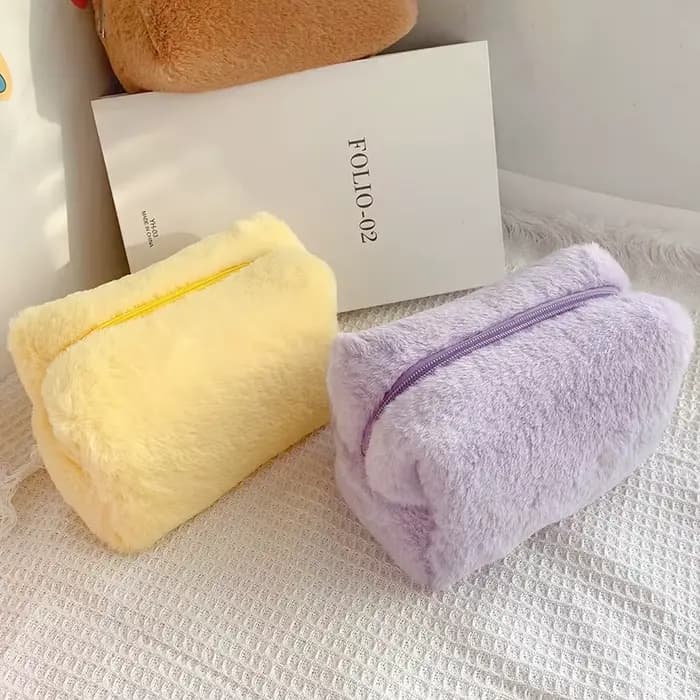 Sacs de maquillage en fourrure pour femmes, sac à cosmétiques de voyage souple, étui de rangement pour jeunes filles, trousse de maquillage nécessaire, sacs à main solides 1 pièce