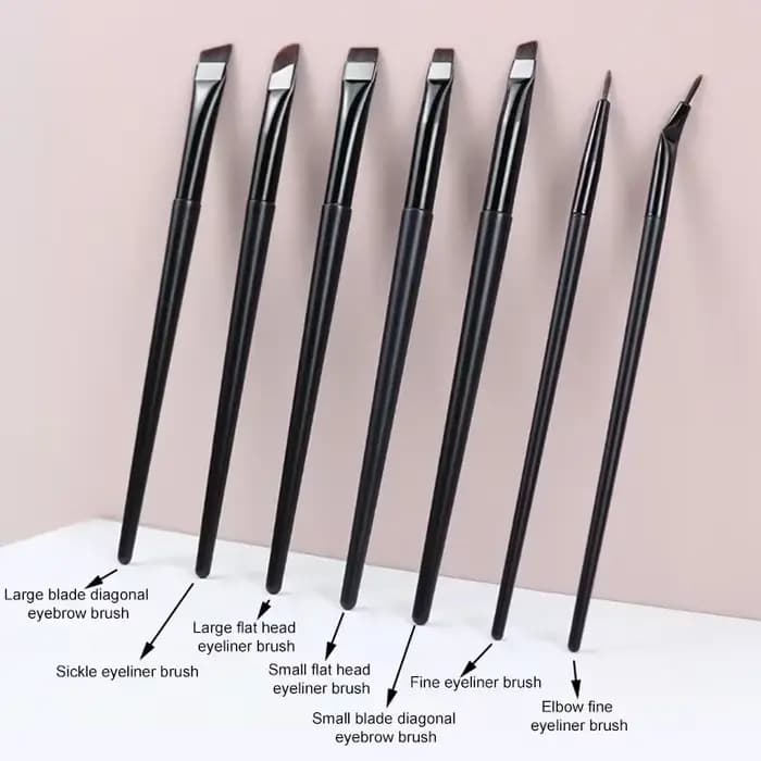 Pinceau eyeliner ultra fin à angle plat