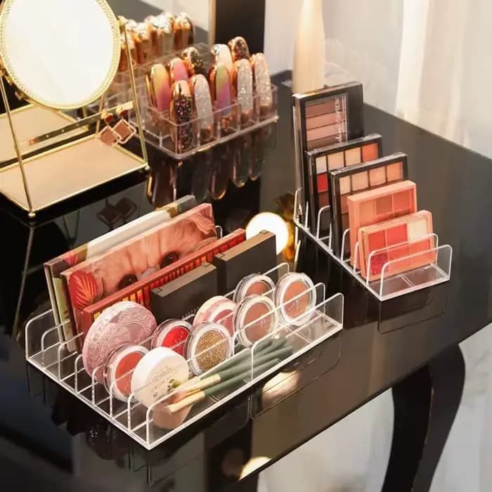 Coiffeuse, rangement et arrangement de cosmétiques
