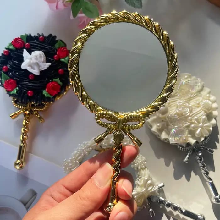Miroir de courtoisie à main vintage et magnifique