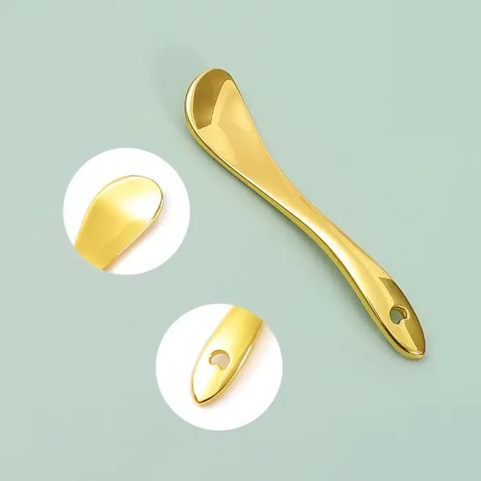 Spatule cosmétique en métal
