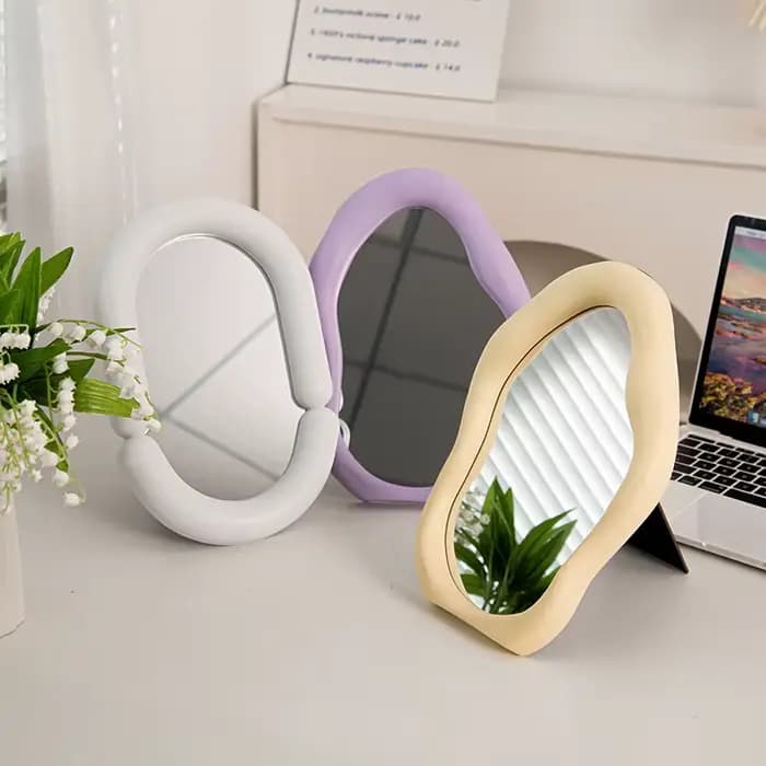 Miroir de courtoisie de style nordique avec cadre ondulé