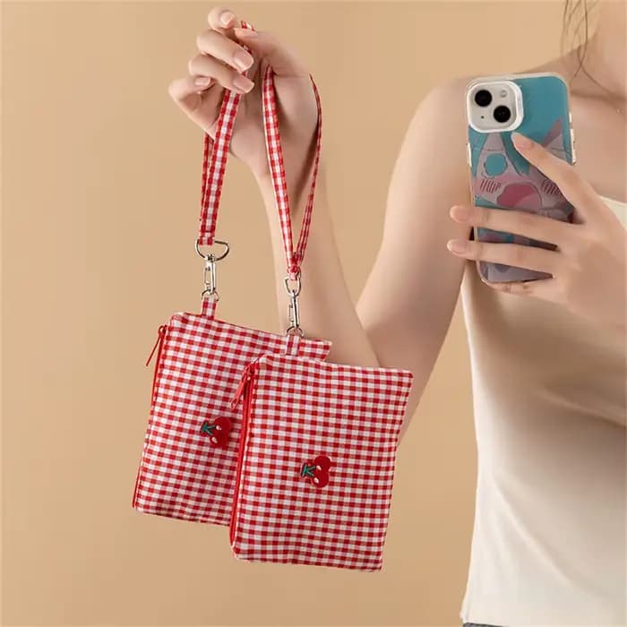 Sac de maquillage en toile cerise