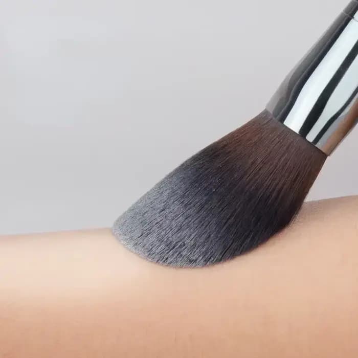 Grand fond de teint fard à joues brosse