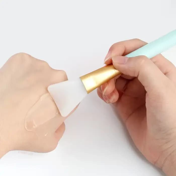Brosse en silicone pour mélanger les masques qualifiée aux