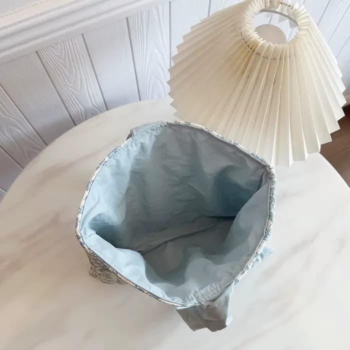 Trousse de maquillage matelassée florale avec nœud
