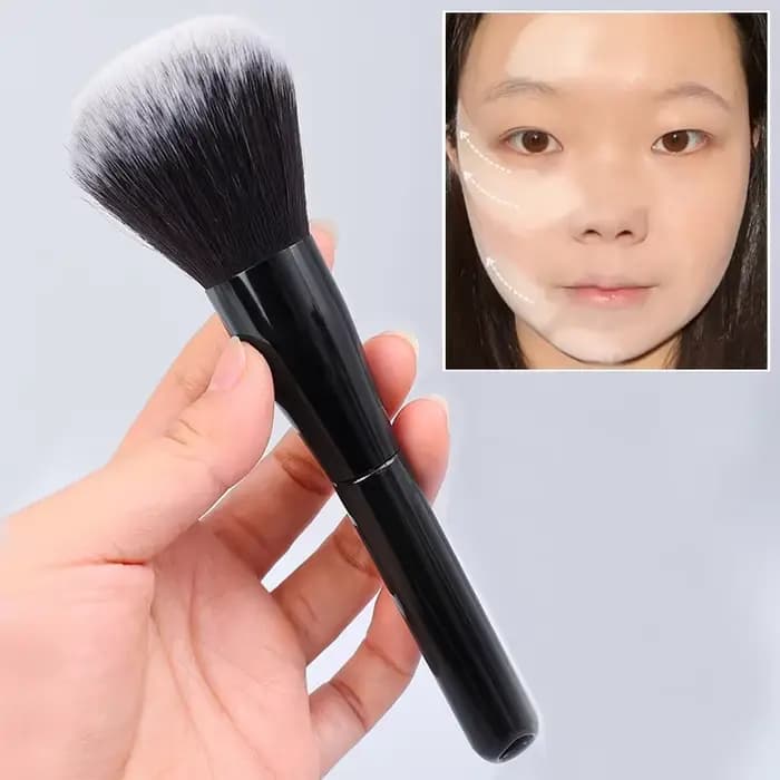 Grand pinceau de maquillage noir