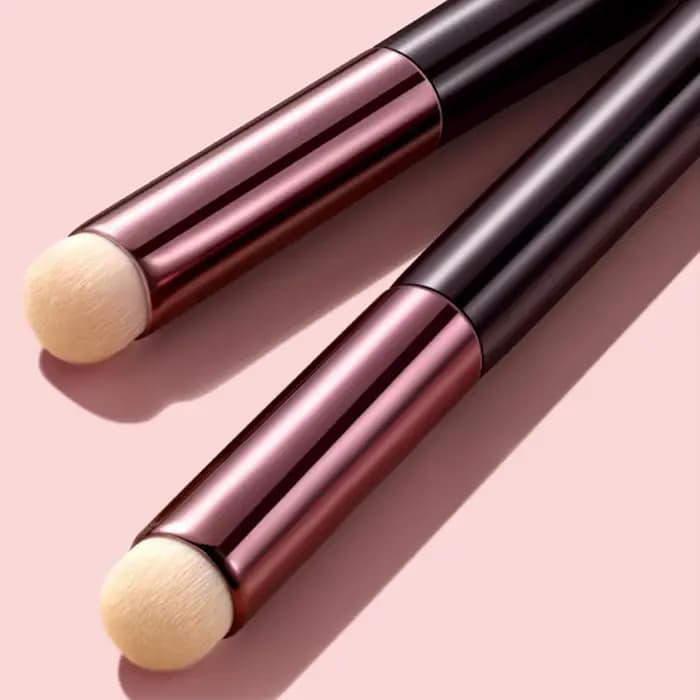Pinceau à lèvres correcteur
