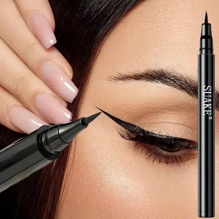L'eyeliner noir imperméable