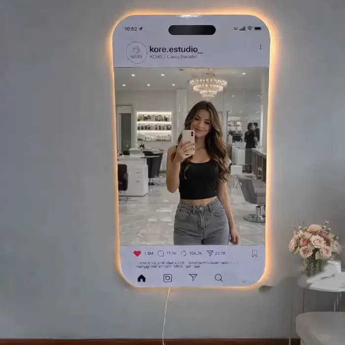 Miroir lumineux LED personnalisé pour les réseaux sociaux