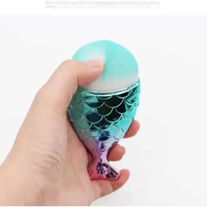 Brosse de maquillage en forme de queue de poisson