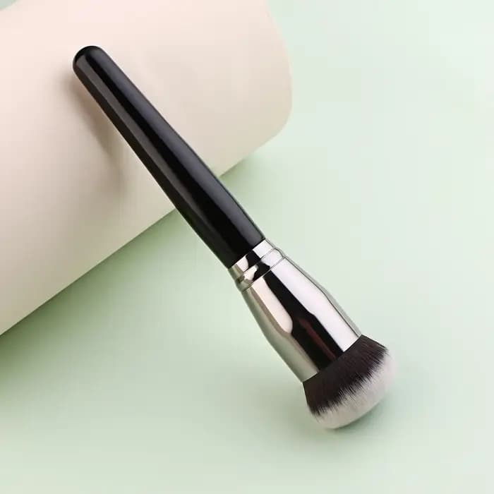 Pinceau de maquillage pour fond de teint crème noire