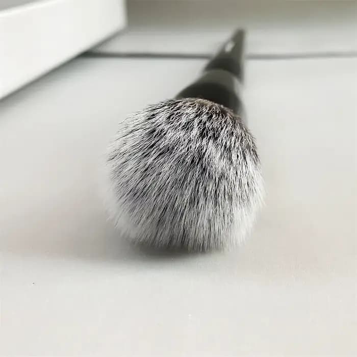 Pro diffuseur fond de teint brosse 64 noir double fibre pointillé