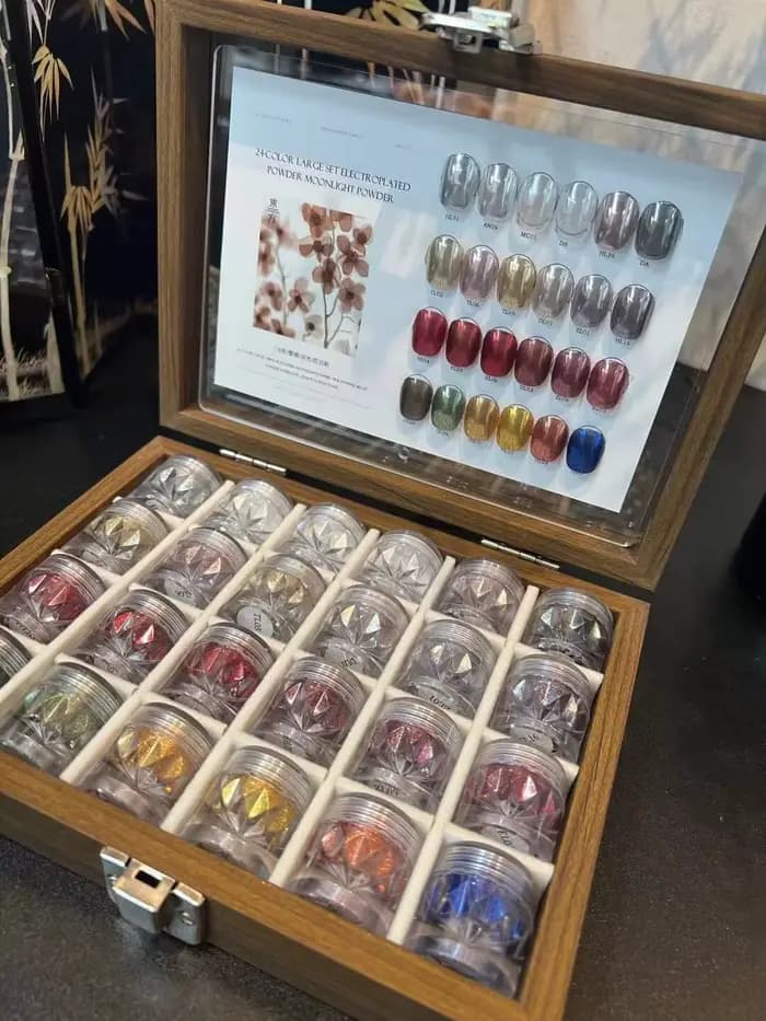 Ensemble de poudre miroir pour nail art rouge 24 couleurs avec cartes de couleurs et boîte de rangement. Art des ongles DIY, art des ongles artistique, charmant et beau